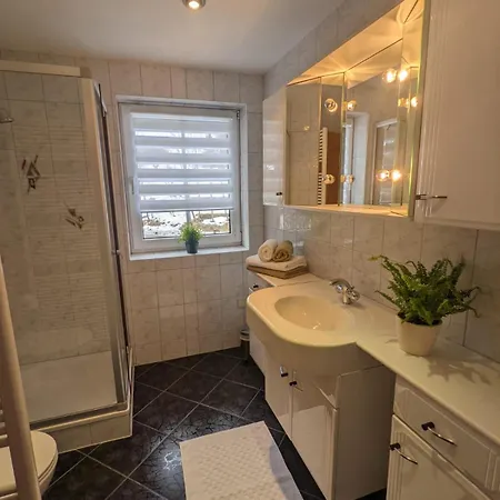 Schoenherr Apartment *